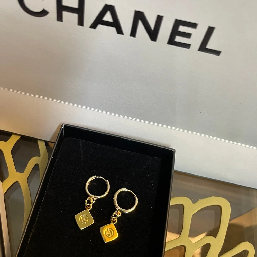 Chanel - Picture 3 of 8